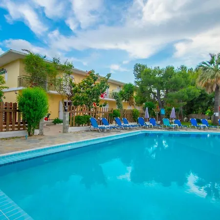 Splash Pool Bar Aparthotel 3*