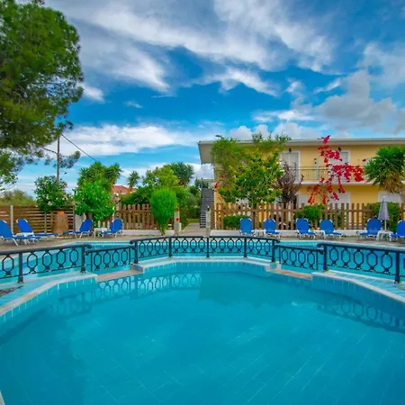 Splash Pool Bar Aparthotel 3*