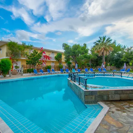Splash Pool Bar Apart-hotel